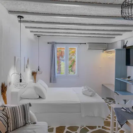 Endless Blue From Syros - Megas Gialos 1 & 2 Mégas Yialós-Nítes